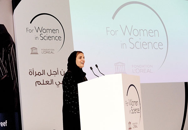 الشيخة لبنى تهنئ
