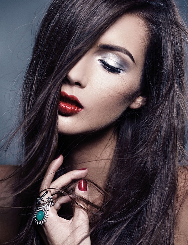 ظلال نفيسة، فضية، برونزية، ذهبية، وحمراء ياقوتية لبداية سنة نأمل أن تكون سحرية ومليئة بالمفاجآت...