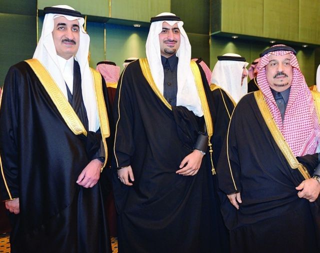 الأمير فيصل بن بندر بن عبد العزيز والعريس الأمير عبد الله بن خالد بن سلطان ووالد العروس الأميرخالد بن سعود