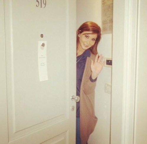 بالصور: من هو الزائر الذي أفرح إليسا؟