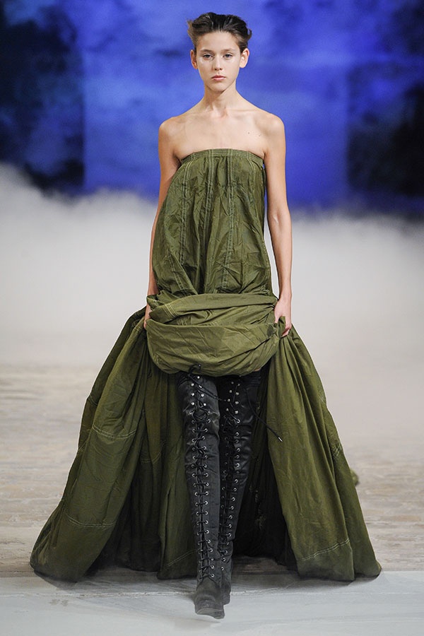 عرض AF Vandevorst لربيع وصيف 2015