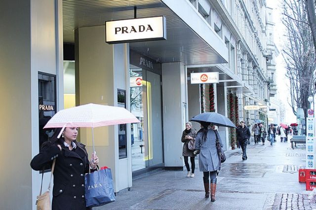 شارع باهنهوف Bahnhofstrasse  في زوريخ في سويسرا