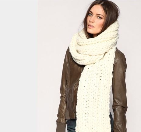 	الشال العريض مع جاكيت الجلد