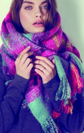 	شالات الصوف الملونة
