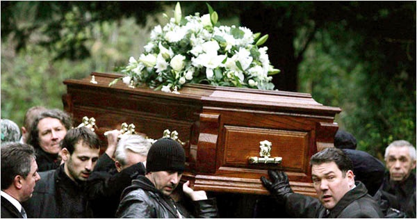 في سابقة من نوعها، وفاة كل من حضر الجنازة!