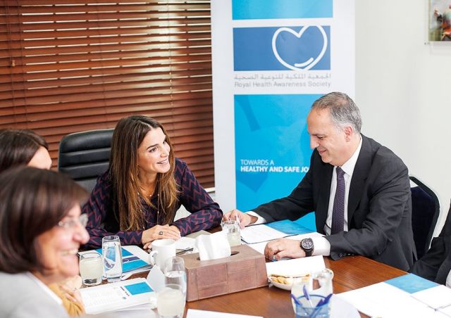 الملكة رانيا تترأس اجتماع مجلس أمناء الجمعية الملكية للتوعية الصحية