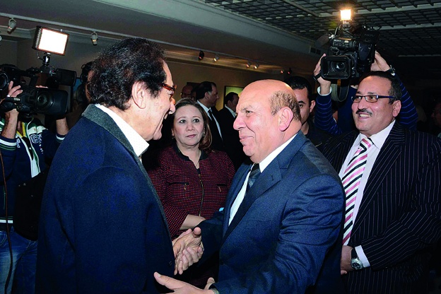 فاروق حسني يرحب  بالوزير عادل لبيب