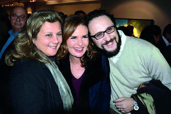 يسرا بين زوار المعرض 