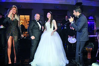 العروسين يتوصتان حماقي و مايا دياب