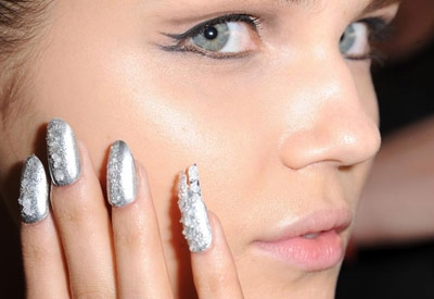 هل جرّبت الألوان المعدنيّة؟