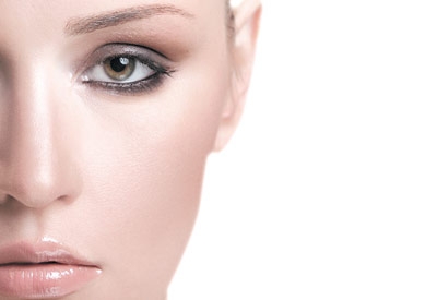 ابحثي عن كريم الأساس الشفاف والطبيعي