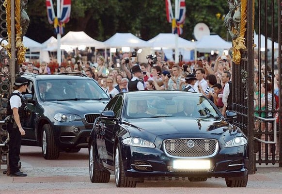 الأميرة كايت تنجب صبياً وبريطانيا تحتفل