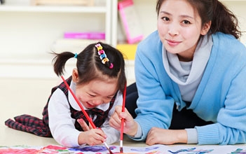 هل أفرط في الثناء على طفلي؟