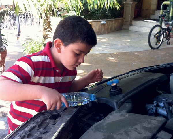 ابني يبادر للمساعدة من دون أن يُسأل