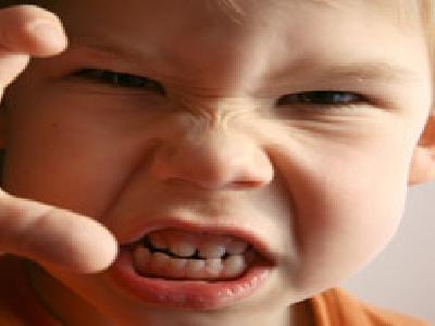 ابني يتصرّف بعنف