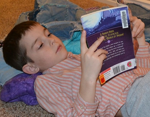 ابني يحب المطالعة