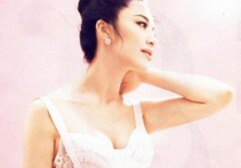 هل أطلق إيلي صعب خطّاً خاصّاً بالحوامل؟