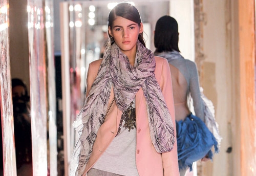 اختاري الأكسسوارت... رومانسية معدنية