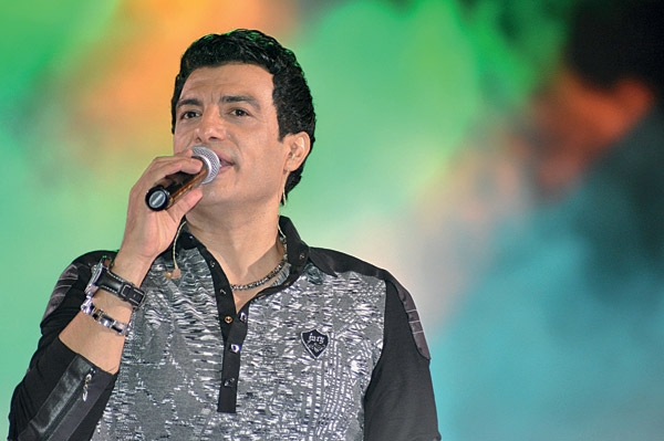 إيهاب توفيق: أناشد جمهوري الدعاء لوالدي