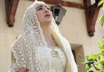 معركة المطربة والملحن فجرت جدلاً دينياً: حجاب من أجل أغنية!