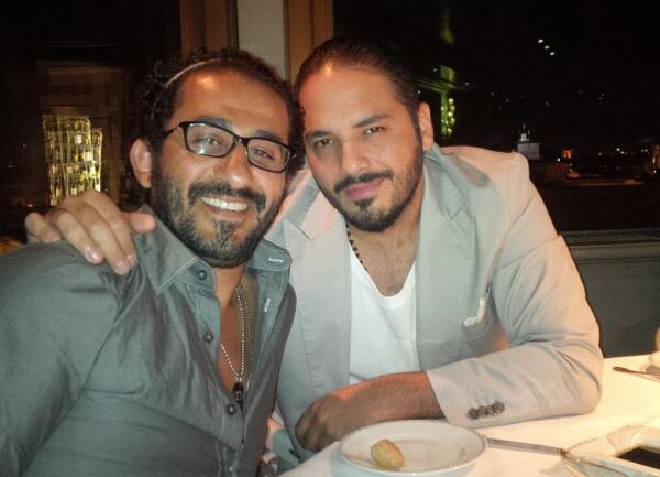 أحمد حلمي ومنى زكي مع رامي عيّاش وزوجته في شهر العسل