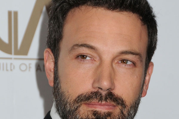 بن أفليك بدور Batman... مع أم ضدّ؟