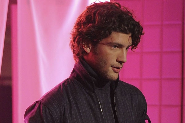 كيف ترتدي الياقة العالية؟