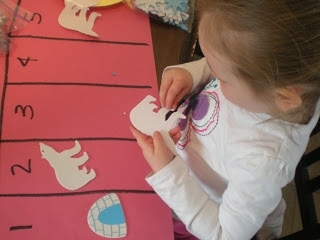 طفلتي وكتابة الأرقام