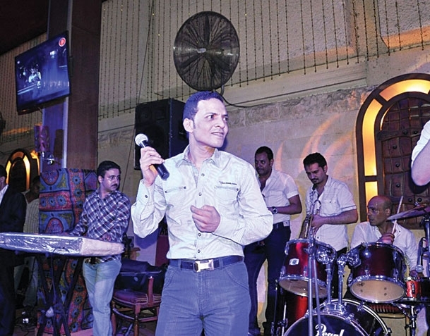 المطرب الشعبي طارق الشيخ