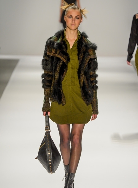 James Pecis في عرض Nanette Lepore