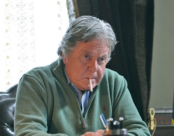 حسين فهمي في «العراف»