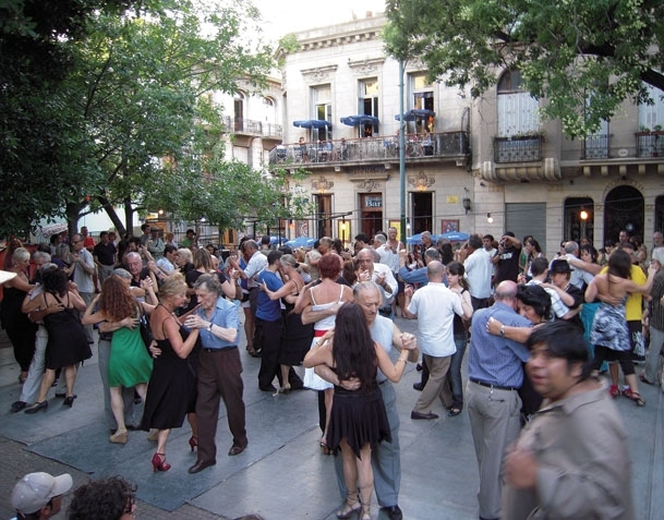 معرض سان تيلمو للأنتيك في بوينس آيريس في الأرجنتين