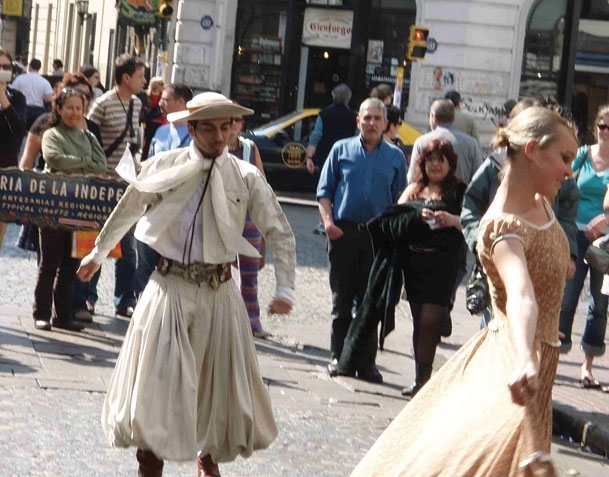 معرض سان تيلمو للأنتيك في بوينس آيريس في الأرجنتين