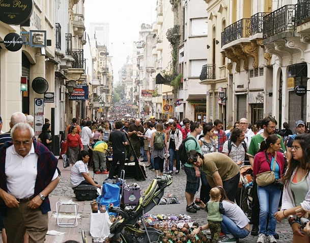 معرض سان تيلمو للأنتيك في بوينس آيريس في الأرجنتين