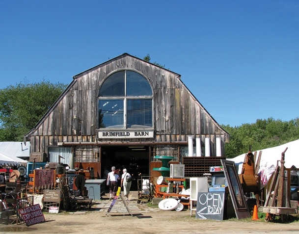 معرض بريمفيلد Brimfield Antique show في ماساشوتس 