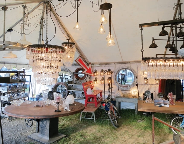 معرض بريمفيلد Brimfield Antique show في ماساشوتس 