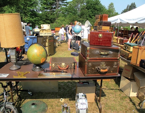 معرض بريمفيلد Brimfield Antique show في ماساشوتس 