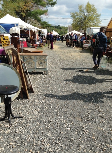 معرض بريمفيلد Brimfield Antique show في ماساشوتس 