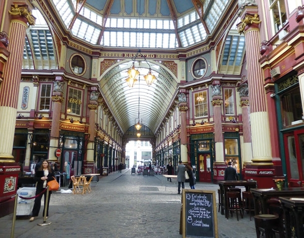 في لندن سوق بيرموندساي Bermondsey وسوق ذا سيلفر فولتس The Silver Vaults 