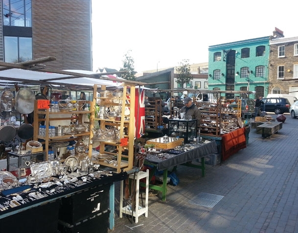 في لندن سوق بيرموندساي Bermondsey وسوق ذا سيلفر فولتس The Silver Vaults 