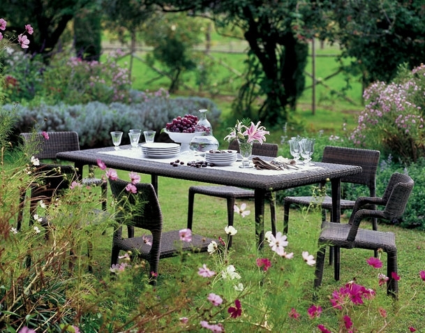 أثاث عصري بسيط واجواء ريفية