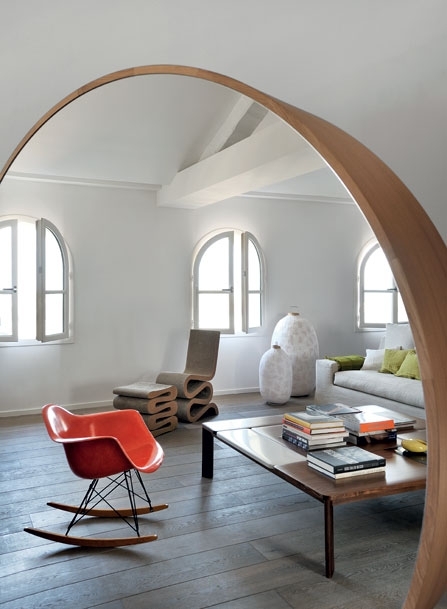 تفصيل للمرآة في الصالون