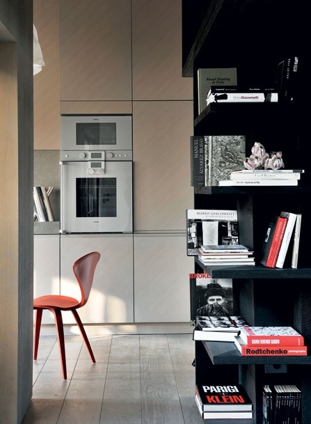 مشهد من الممر المؤدي الى المطبخ