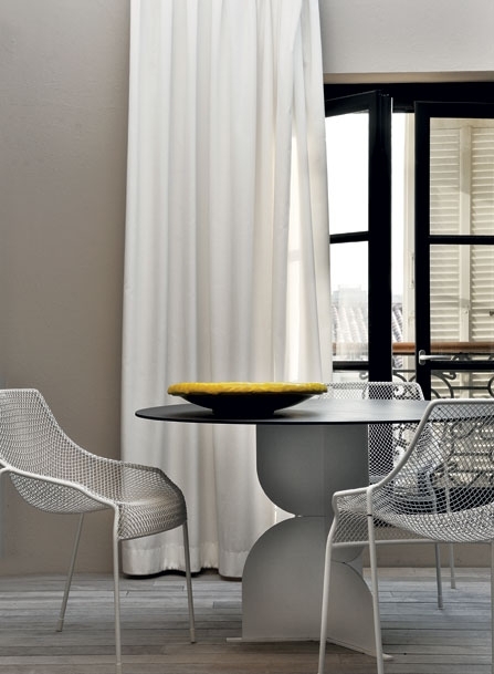 جانب من غرفة الطعام