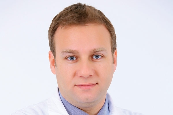 الدكتور فريد إسطفان