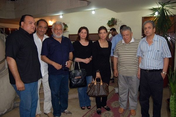 المخرج محمد عبد العزيز والكاتب بشير الديك وإلهام شاهين ومنال سلامة وسامح الصريطي ومحمد أبو داوود والمنتج يسري عكاشة