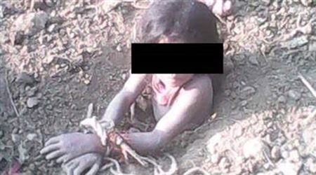 دفن ابنته... حية! تفاصيل ما حدث...