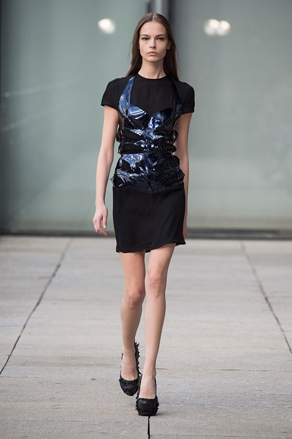 عرض Iris Van Herpen لربيع وصيف 2015