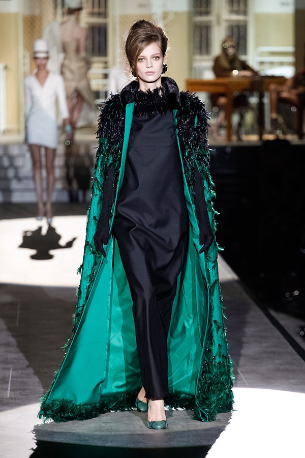 MUST HAVE FEATHERS... الريش