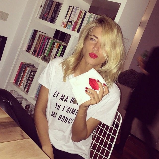 بالصور: تعرّفوا على الشقراء التركية التي سرقت قلب نيمار